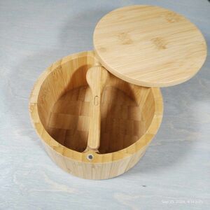 BNIB Bamboo spices circular box‎ with rotating lid, encompassed spoon non toxic